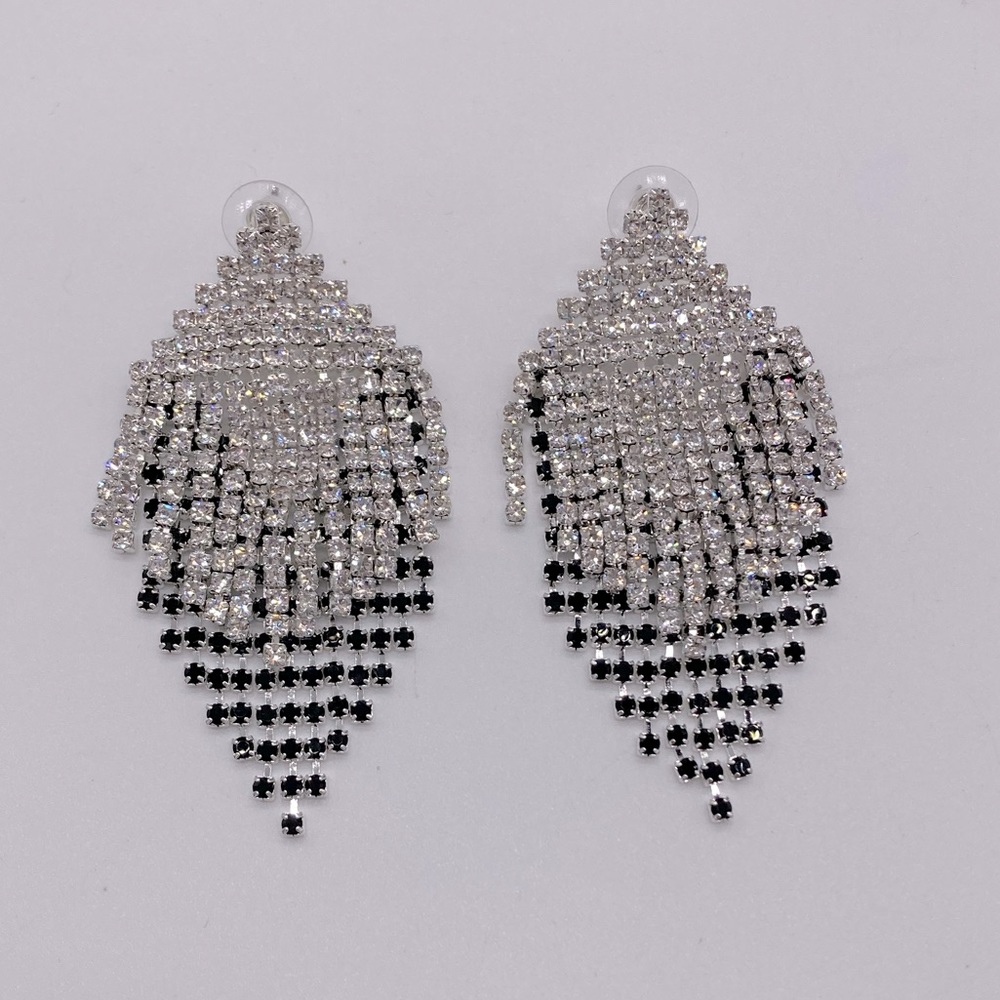 Stunning rhinestone earrings!
